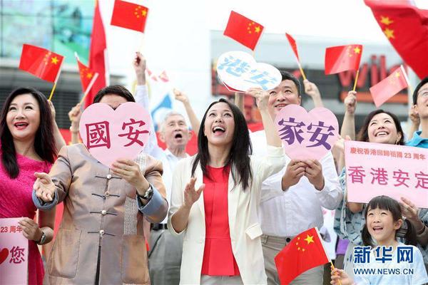 （社会）（2）香港市民举行“庆祝香港回归祖国23周年”快闪活动
